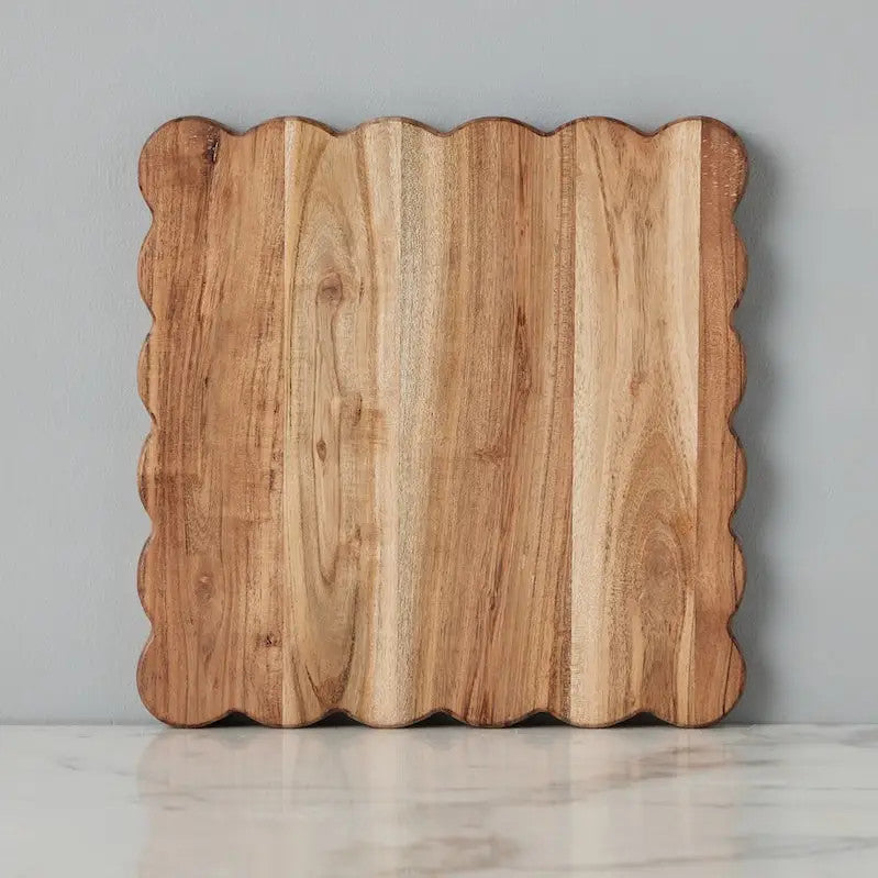 Square Scalloped Cutting Board (Medium)
