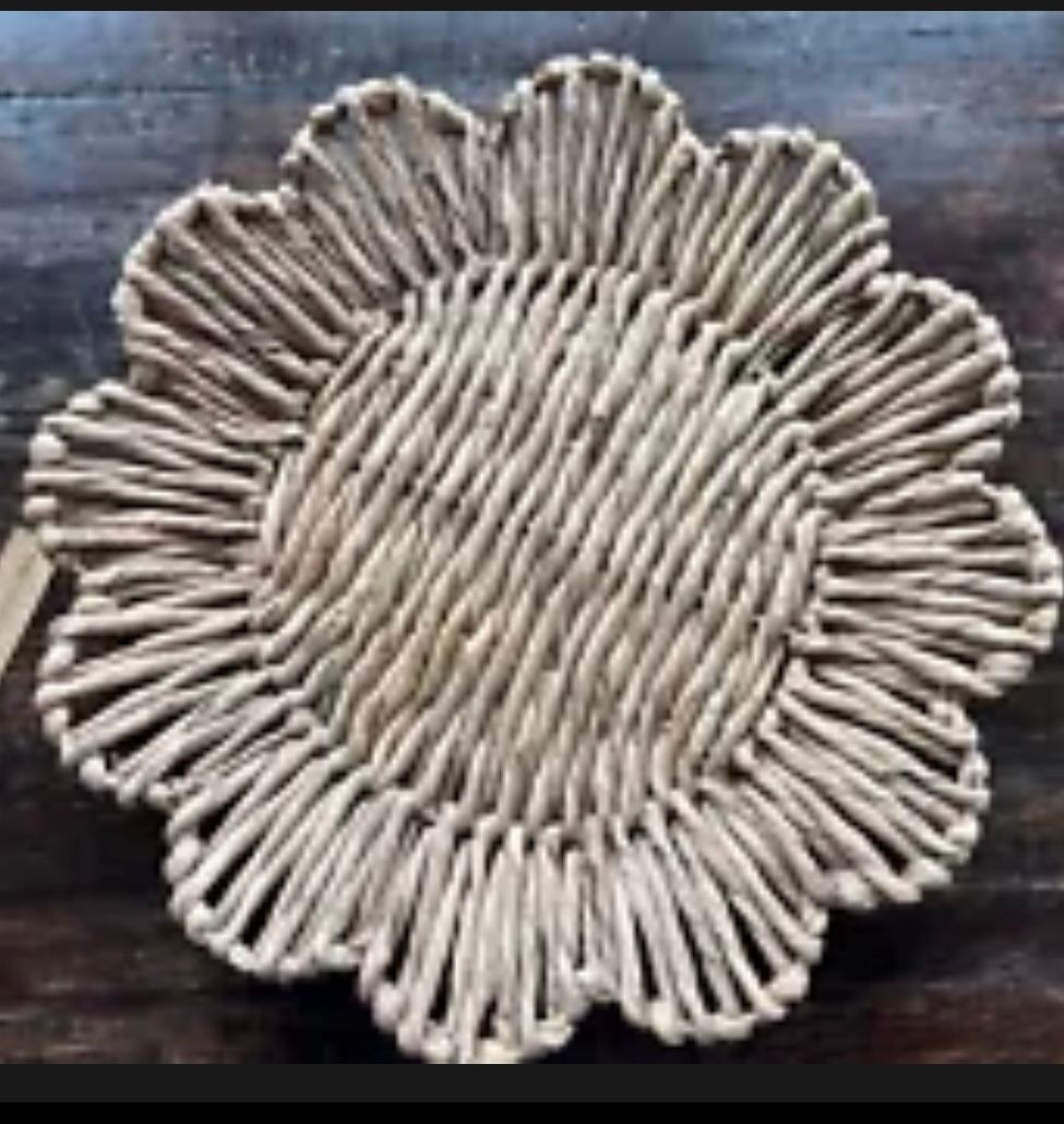 Small Scallop Decorative Serving Tray