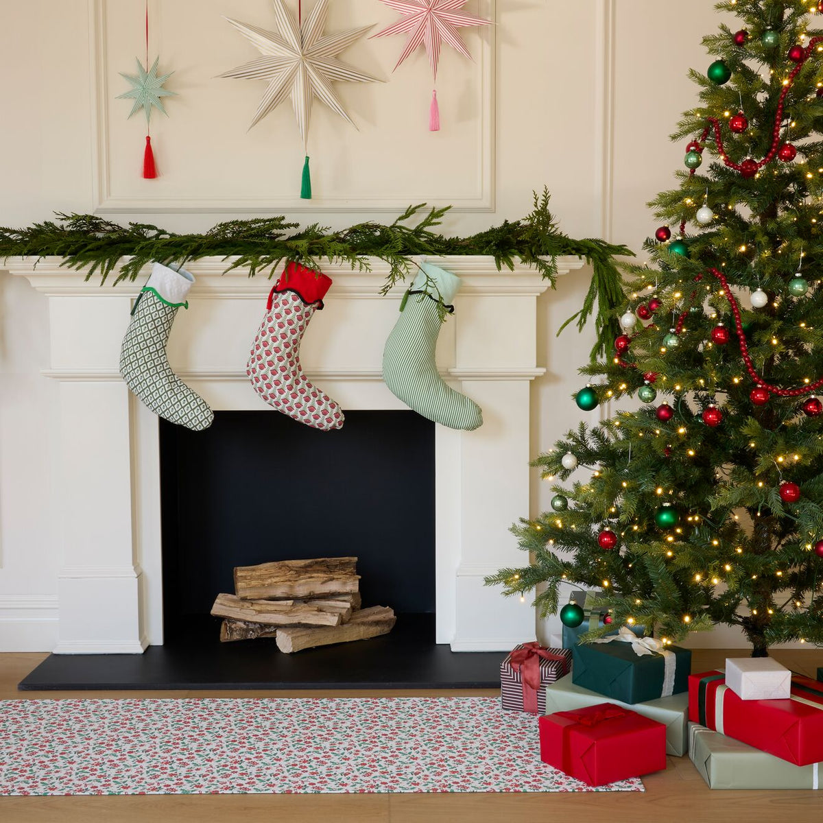 Ditsy Holly Rugs- Multi