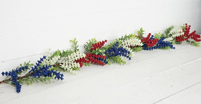 31211- 4ft Garland-Red White Blue Heather with Boxwood-