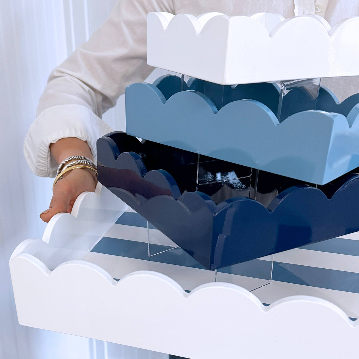 WH Lacquer Scalloped Napkin Holder | Navy Blue