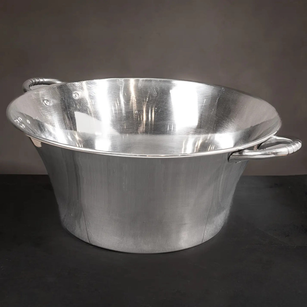Round Tapered Ice Tub with Handles