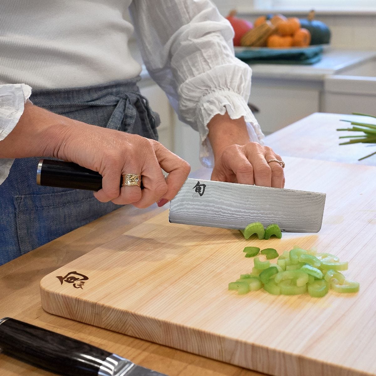Shun Classic Blonde 6.5" Nakiri — Ebony