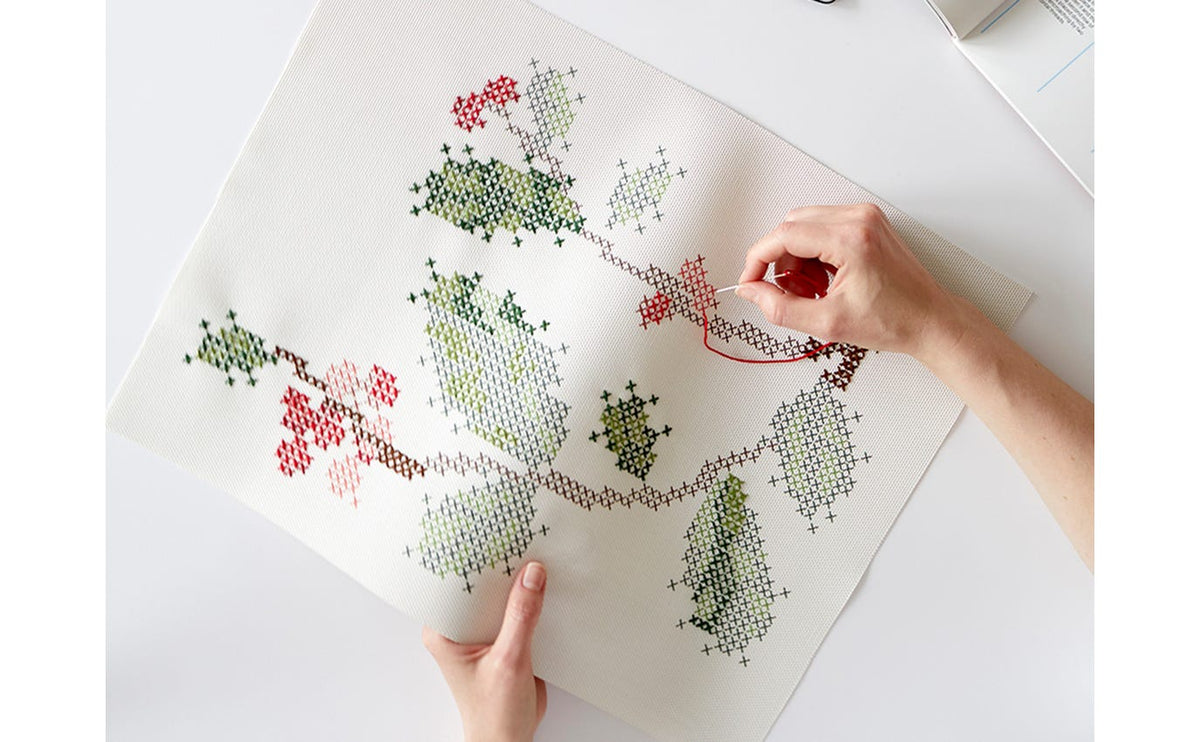 Holly Placemats Kit